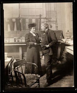 Thomas Edison et sa deuxième femme dans son laboratoire, 1906